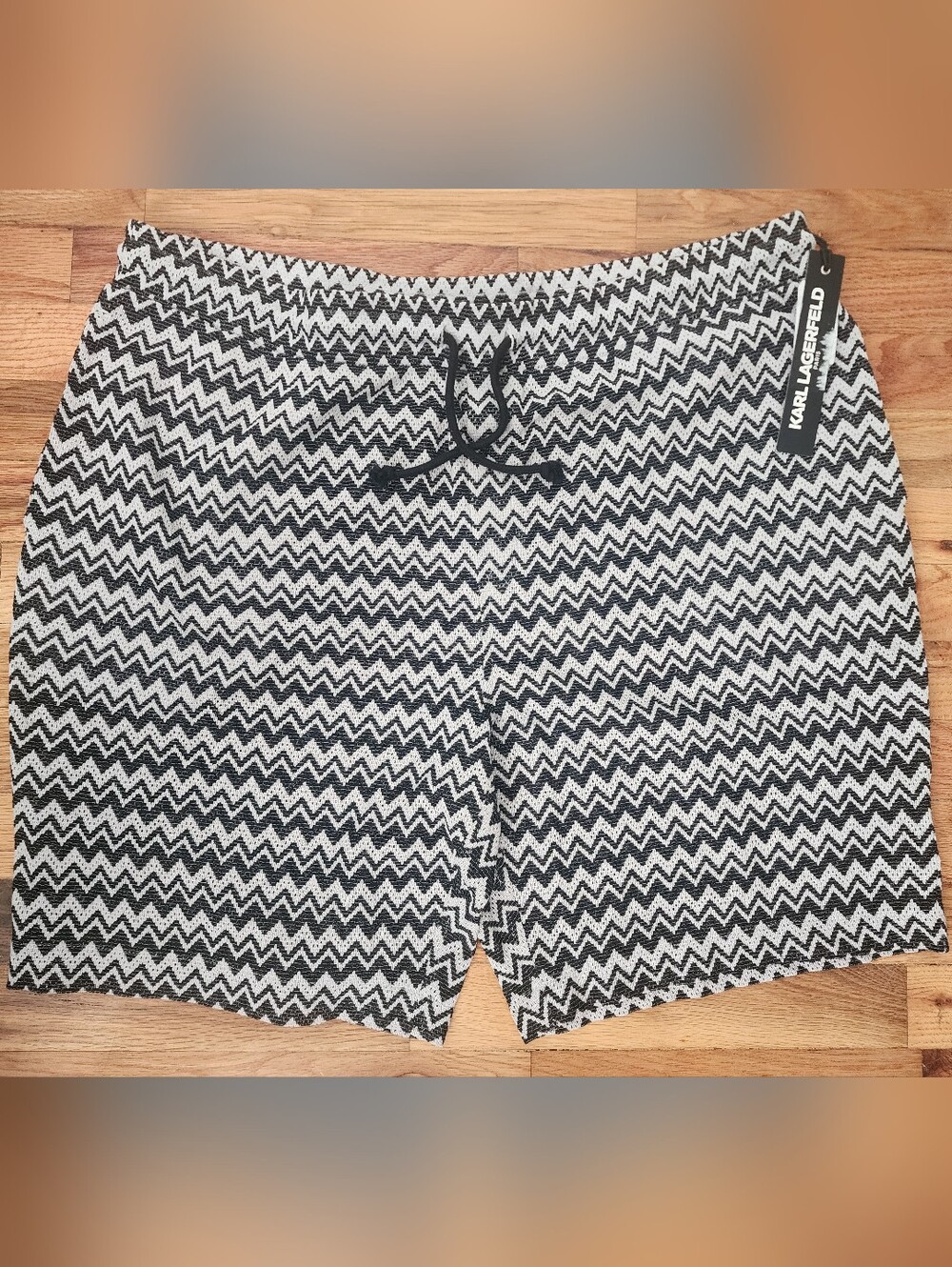 Karl Lagerfeld Chevron Knit Shorts - Black & White